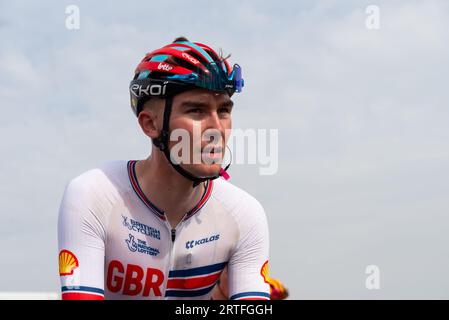 Joshua Giddings vom Team Großbritannien beim Tour of Britain Radrennen Stage 6 am Ziel in Harlow, Essex, UK. Heißes Rennen während der britischen Hitzewelle Stockfoto