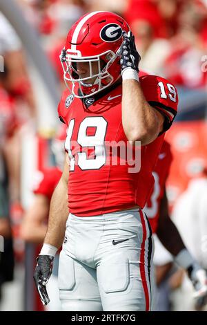 Georgia Bulldogs Tight End Brock Bowers erwärmt sich vor einem regulären Saisonspiel gegen die Ball State Cardinals am Samstag, September Stockfoto