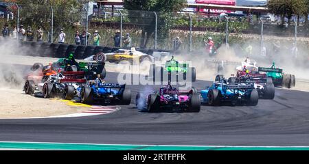 10. September 2023 Monterey, CA, USA Indycars verheddern sich in Runde 2 während des Firestone Grand Prix von Monterey NTT IndyCar Championship auf dem WeatherTech Raceway Laguna Seca Monterey, CA Thurman James/CSM Stockfoto