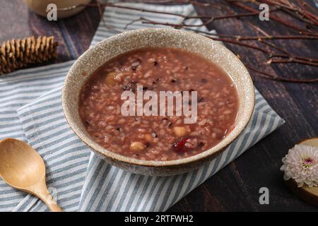 Traditionelle chinesische Küche, LABA Porridge. Frühstückszerealien Stockfoto