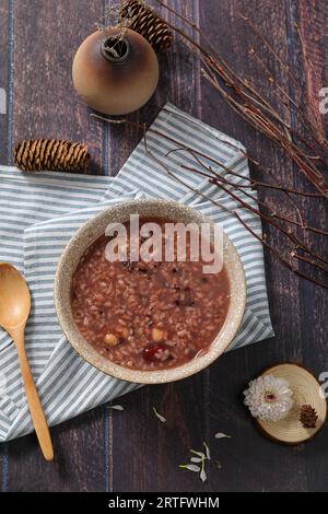 Traditionelle chinesische Küche, LABA Porridge. Frühstückszerealien Stockfoto