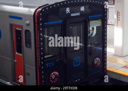 Nagasaki, Japan. März 2023. Nagasaki Station.Nagasaki Station (é•·å´Žé, Nagasaki-eki) ist ein wichtiger Bahnhof in Nagasaki City, Japan. Es dient als zentraler Knotenpunkt für JR Kyushu und Nishi Kyushu Shinkansen, verbindet die Stadt mit anderen Regionen von Kyushu und bedient Touristen und Geschäftsreisende. (Bild: © Taidgh Barron/ZUMA Press Wire) NUR REDAKTIONELLE VERWENDUNG! Nicht für kommerzielle ZWECKE! Stockfoto