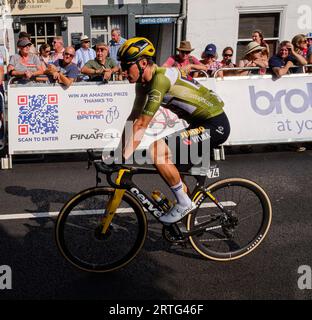 Olav Kooij vom Team Jumbo Visma trug das Points Jersey bei der Tour of Britain 2023 – Etappe 7 von Tewkesbury nach Gloucester Stockfoto