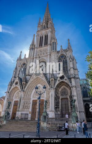 Nancy, Frankreich - 09 02 2023: Blick auf die Fassade der Basilika Saint-Epvre Stockfoto