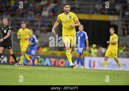 Nicht exklusiv: MAILAND, ITALIEN - 12. SEPTEMBER 2023 - Ein Stürmer der ukrainischen Nationalmannschaft Roman Jaremtschuk wird während der UEFA EURO 20 in Aktion gesehen Stockfoto