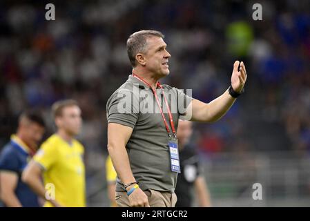 Nicht exklusiv: MAILAND, ITALIEN - 12. SEPTEMBER 2023 - Cheftrainer der ukrainischen Nationalmannschaft Serhii Rebrov wird während der UEFA EURO 2024 Qualifyi gesehen Stockfoto