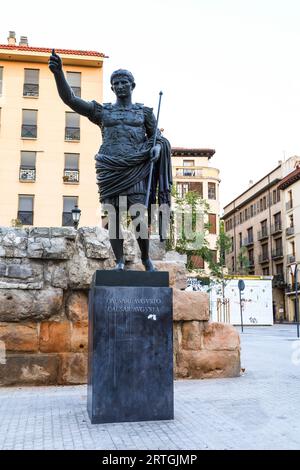 Saragossa, Spanien – 14. August 2023: Bronzestatue, geschmiedet in Neapel und geschenkt von Mussolinis italienischer Regierung in Zaragoza, Spanien Stockfoto