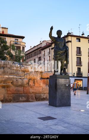 Saragossa, Spanien – 14. August 2023: Bronzestatue, geschmiedet in Neapel und geschenkt von Mussolinis italienischer Regierung in Zaragoza, Spanien Stockfoto