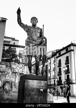 Saragossa, Spanien – 14. August 2023: Bronzestatue, geschmiedet in Neapel und geschenkt von Mussolinis italienischer Regierung in Zaragoza, Spanien Stockfoto