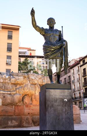 Saragossa, Spanien – 14. August 2023: Bronzestatue, geschmiedet in Neapel und geschenkt von Mussolinis italienischer Regierung in Zaragoza, Spanien Stockfoto