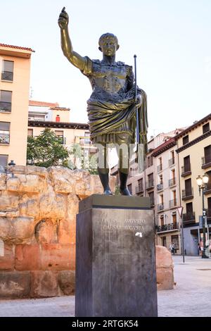 Saragossa, Spanien – 14. August 2023: Bronzestatue, geschmiedet in Neapel und geschenkt von Mussolinis italienischer Regierung in Zaragoza, Spanien Stockfoto