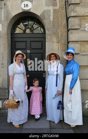 Grand Regency Costumed Promenade, Argyle Street, Jane Austen Festival 2023, Bath, Somerset, England, Großbritannien, Großbritannien, Europa Stockfoto