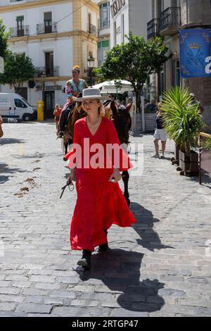 Menschen genießen die fiesta in Tarifa in Andalusien Spanien. Stockfoto