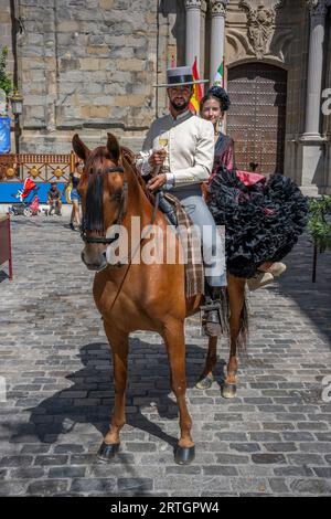 Menschen genießen die fiesta in Tarifa in Andalusien Spanien. Stockfoto