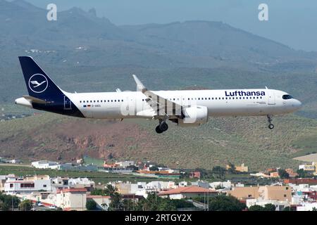 Airbus A321 der Lufthansa-Fluggesellschaft, die in Gando, Gran Canaria, landet Stockfoto