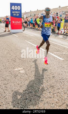 Sir Mo Farah, viermaliger Olympiasieger und sechsmaliger Weltmeister, der zum letzten Mal beim Great North Run 2023 antrat. Stockfoto