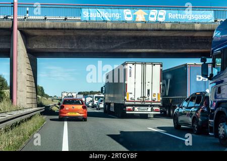 Stau auf der A2 am 05.09.2023 , Rettungsgasse, Autobahn, Stockfoto