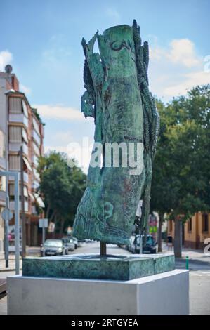 Viladecans, Spanien - 13. September 2023: Skulptur von Hervas Amezcua zu Ehren der Bauern von Viladecans. Stockfoto