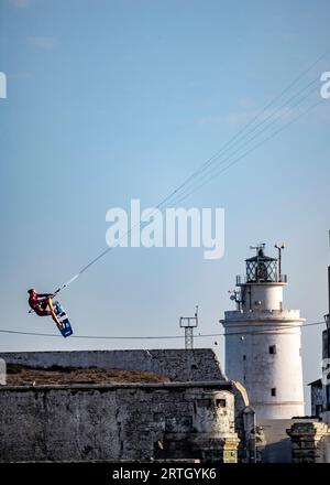 Kitesurfen am Tarifar Beach, Tarifa Spanien Stockfoto