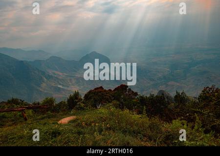 Malerischer Blick auf vulkanische Berglandschaften aus den Uluguru Mountains, Tansania Stockfoto