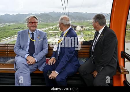 Hanoi, Vietnam. September 2023. Philip Heylen, International Relations & Corporate Affairs Officer Ackermans & van Haaren, Luc Bertrand, Chairman von Ackermans & van Haaren, und Flämischer Ministerpräsident Jan Jambon, die während einer Handelsmission der flämischen Regierung in Vietnam am Mittwoch, den 13. September 2023, abgebildet wurden. BELGA PHOTO DIRK WAEM Credit: Belga News Agency/Alamy Live News Stockfoto