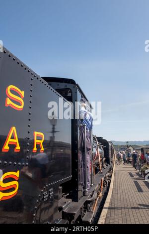 Der Snowdonia Star Dampfzug wartet auf die Porthmadoc Station. Stockfoto