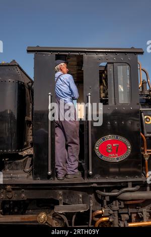 Der Snowdonia Star Dampfzug wartet auf die Porthmadoc Station. Stockfoto