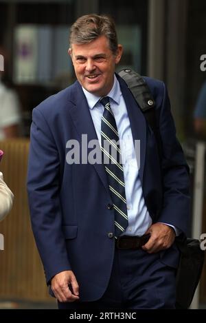 RTE-Generaldirektor Kevin Bakhurst kommt im Leinster House in Dublin an, um vor dem Oireachtas Media Committee über Governance-Fragen beim Sender aufzutreten. Bilddatum: Mittwoch, 13. September 2023. Stockfoto