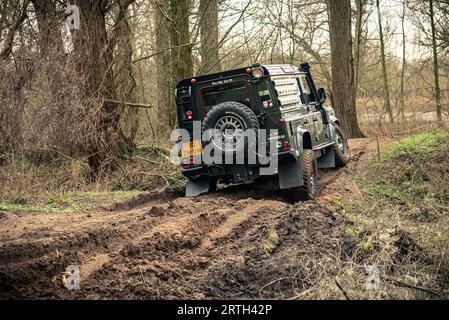 Fotoserie aus einem Nachmittagsausflug mit verschiedenen Land Rover Fahrzeugen wie dem berühmten Land Rover Defender und Range Rover Modellen. Stockfoto