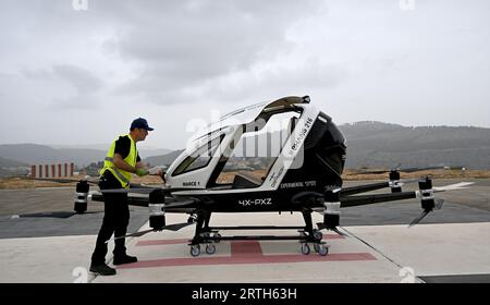 Jerusalem, Israel. September 2023. Ein Arbeiter bereitet Israels nationale Drohnen-Initiative und Cando Drohnen Drohnen-Taxi für einen Testflug im Hadassah Hospital ein Kerem in Jerusalem am Mittwoch, den 13. September 2023 vor. Foto von Debbie Hill/Credit: UPI/Alamy Live News Stockfoto