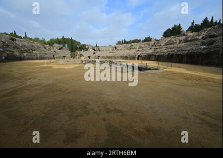 Fossa Bestiaria und das Amphitheater in Italica in Spanien. Stockfoto