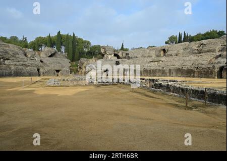 Fossa Bestiaria und das Amphitheater in Italica in Spanien. Stockfoto