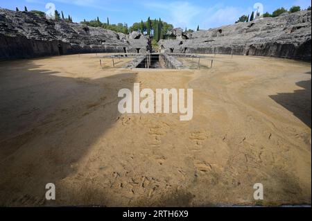 Fossa Bestiaria und das Amphitheater in Italica in Spanien. Stockfoto