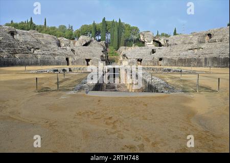 Fossa Bestiaria und das Amphitheater in Italica in Spanien. Stockfoto