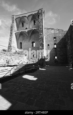 Château de Châteauneuf-du-Pape wurde im Zweiten Weltkrieg von den Deutschen mit Dynamit zerstört Stockfoto