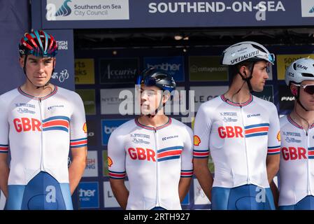 Die Fahrer des Teams Großbritannien beim Tour of Britain-Radrennen Stage 6 starten in Southend auf Sea, Essex, UK. Giddings, Hobbs, Ethan Vernon Stockfoto