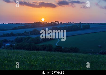 Sonnenuntergang über dem South Downs National Park, Brighton, East Sussex, England, Großbritannien Stockfoto