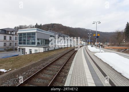 Manufakturbesuch in Nomos in Glashütte Deutschland für eine Führung und Erklärung des Prozesses zur Herstellung einer deutschen mechanischen Uhr. Stockfoto