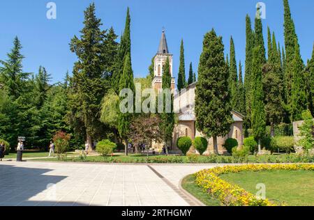 Tiflis, Georgien - 11. August 2023: Kloster St. Nino in Bodbe. Kakheti Region. Sighnaghi Stockfoto