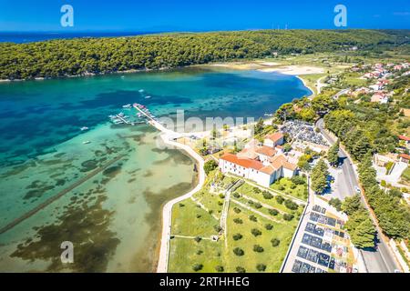 Historisches Kloster saint Eufemija an der Küste der Insel Rab, Kampor im kroatischen arcipelago Stockfoto