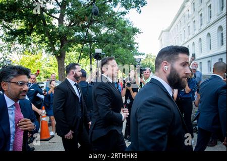 Elon Musk, Chief Executive Officer von Tesla, SpaceX und X (früher Twitter), kommt am Mittwoch, den 13. September 2023, im Russell Senate Office Building in Washington, DC, zum Inaugural Artificial Intelligence Insight Forum mit wichtigen Akteuren der KI, um einen parteiübergreifenden Konsens über die Gesetzgebung zur Nutzung dieser transformativen Technologie zu erzielen. Kredit: Rod Lamkey/CNP/MediaPunch Kredit: MediaPunch Inc/Alamy Live News Stockfoto