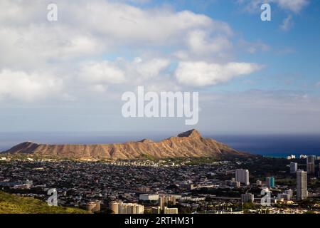 Blick auf den Diamond Head Crater in der Nähe von Honolulu auf Oahu, Hawaii, USA Stockfoto