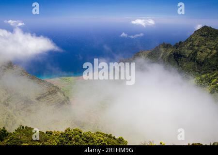 Blick ins Kalalau Valley an der Na Pali Coast auf Kauai, Hawaii, USA Stockfoto