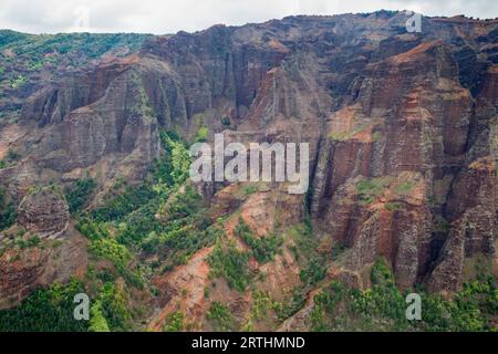 Luftaufnahme über den Waimea Canyon auf Kauai, Hawaii, USA Stockfoto