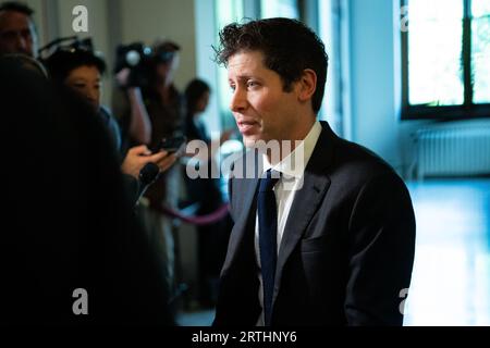 Sam Altman, CEO von OpenAI, spricht am Mittwoch, den 13. September vor dem AI Insight Forum des Senats in Washington, D.C., mit den Medien im US-Kapitol. 2023. (Graeme Sloan/SIPA USA) Stockfoto