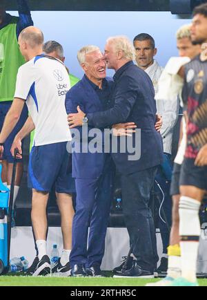 Rudi Völler, Voeller (DFB-Interims-Trainer und DFB-Sportdirektor), Didier DESCHAMPS, FRA-Headcoach, Hug nach dem Freundschaftsspiel DEUTSCHLAND - FRANKREICH 2-1 DEUTSCHLAND - FRANKREICH 2-1 Vorbereitung auf die Europameisterschaft 2024 in Deutschland, Saison 2023/2024, am 12. September 2023 in Dortmund, Deutschland. © Peter Schatz / Alamy Live News Stockfoto