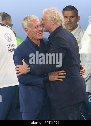 Rudi Völler, Voeller (DFB-Interims-Trainer und DFB-Sportdirektor), Didier DESCHAMPS, FRA-Headcoach, umarmen sich nach dem Freundschaftsspiel DEUTSCHLAND - FRANKREICH 2-1 DEUTSCHLAND - FRANKREICH 2-1 Vorbereitung auf die Europameisterschaft 2024 in Deutschland, Saison 2023/2024, am 12. September 2023 in Dortmund, Deutschland. © Peter Schatz / Alamy Live News Stockfoto