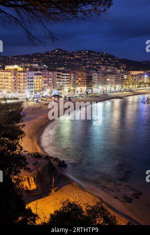 Spanien, Katalonien, Lloret de Mar in der Nacht, Ferienort an der Costa Brava am Mittelmeer Stockfoto