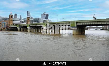Cannon Street Railway Bridge über die Themse in London, Vereinigtes Königreich Stockfoto