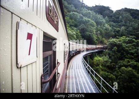 Cairns, Australien, Juni 27 2016: Die berühmte Kuranda Scenic Railway in der Nähe von Cairns, Queensland, Australien Stockfoto